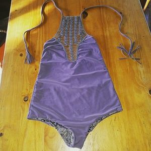 Acacia one peice size med. Fig color